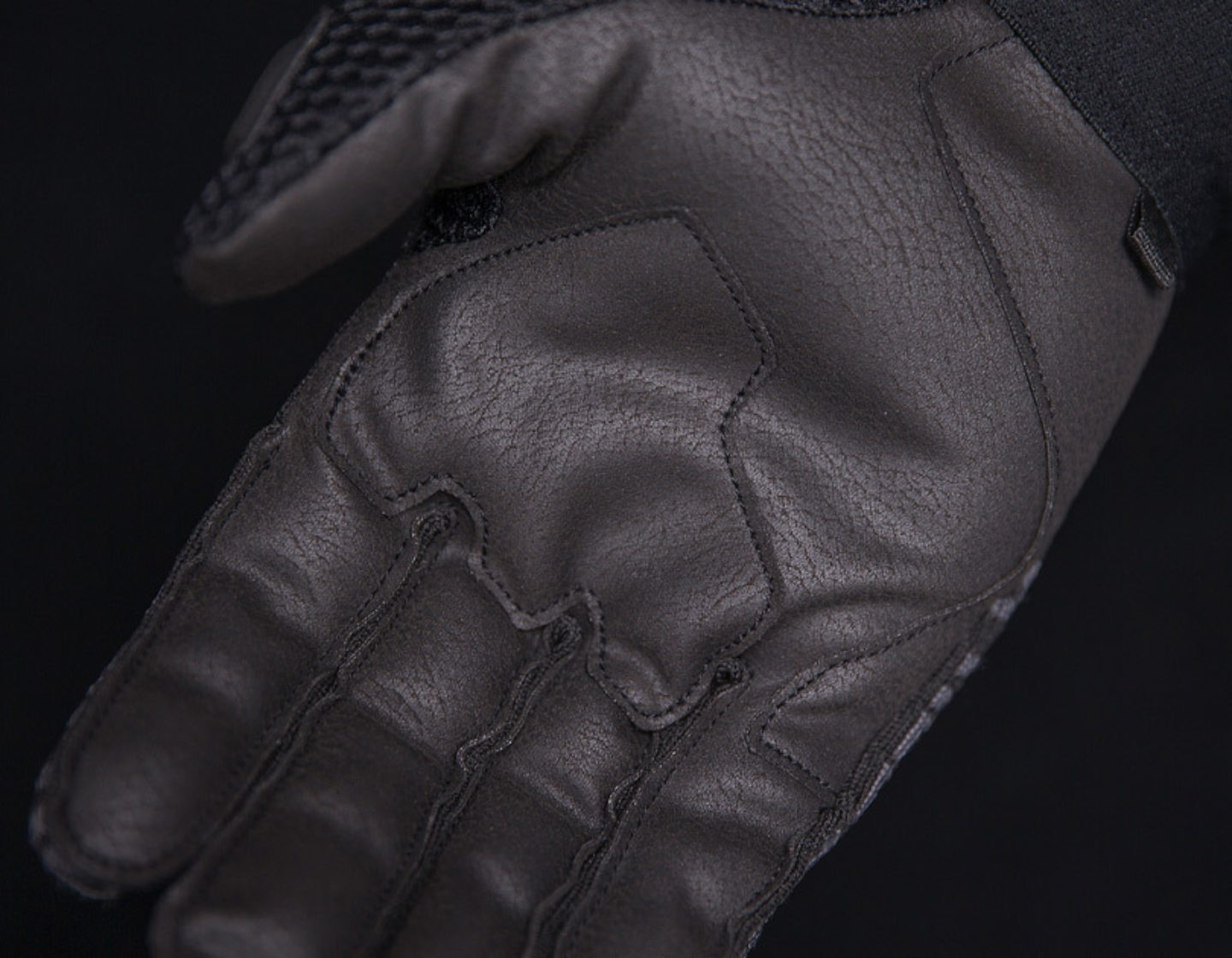 brigand_glove_black_back_12.jpg