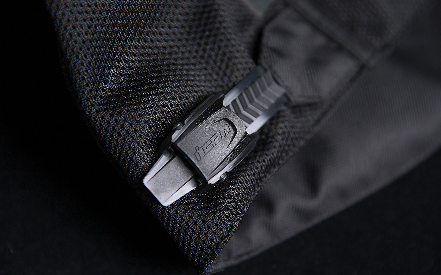 contra_2_jacket_stealth_front_kurtka_motocyklowa_icon_moto-szrot.pl_lublin_lubelskie_czesci_motocyklowe_16.jpg